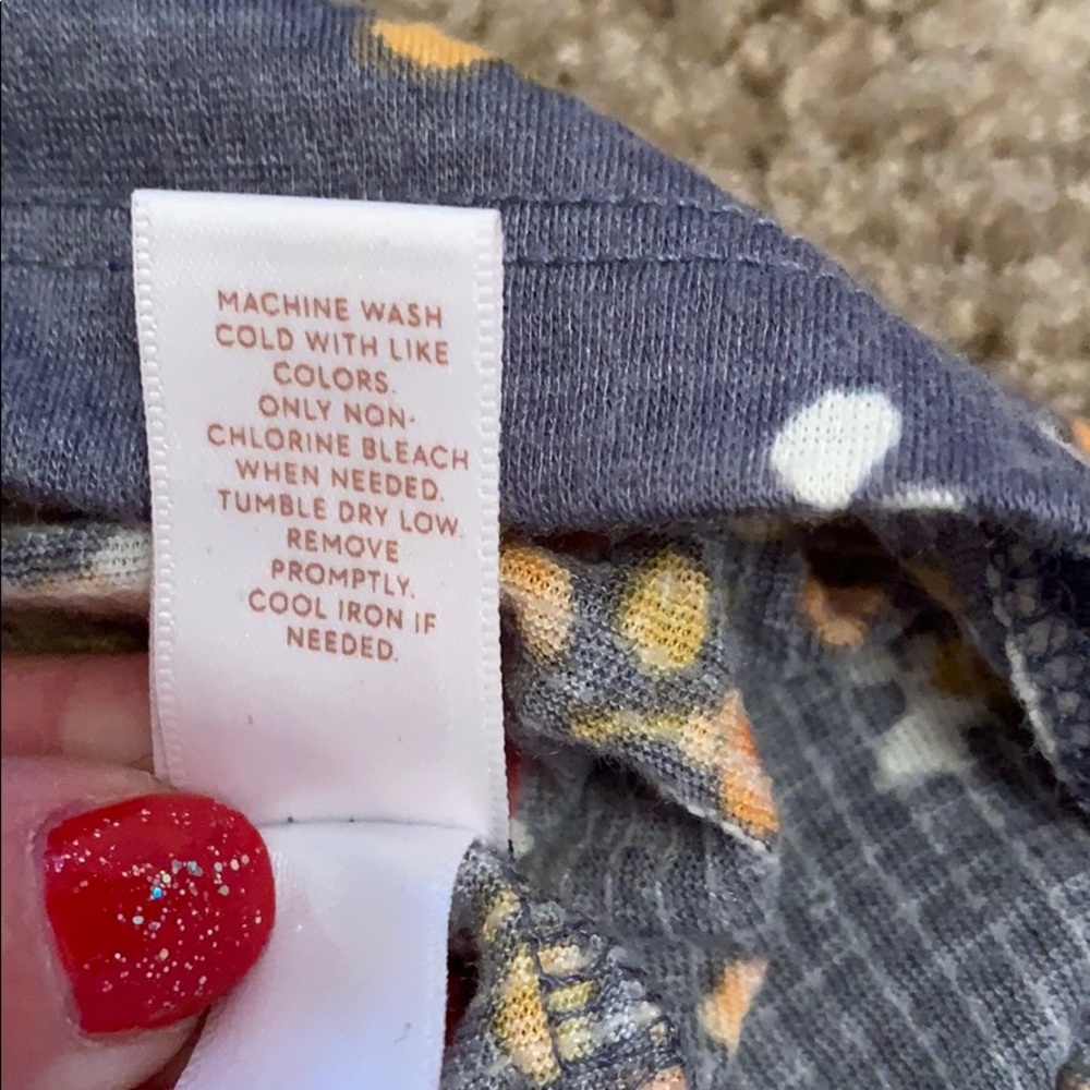LC Floral Pattern Top - Picture 6 of 8